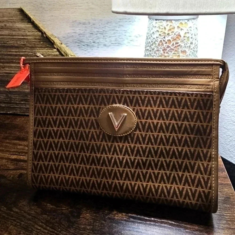 Valentino Pouch